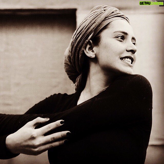 Shabnam Ghorbani Instagram - من او را دوست ميدارم ولي دوست داشتن تنها دليل كافي ام نيست براي زيستن با او Photo : @besat.emami