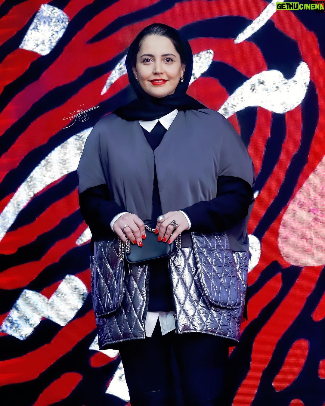 Shabnam Ghorbani - 8.6K Likes - اکران فیلمی که خیلی دوستش دارم و ارزش بارها و بارها دیدن را دارد.
خسته نباشید به عوامل درجه یک فیلم بی همه چیز ، فیلمی با شرف که همه چیز را یکجا دارد .
#بی_همه_چیز
@gharaei_mohsen ✨
📸: @nafasazaar 🤍