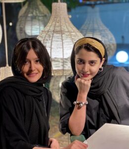 Shabnam Ghorbani Instagram - نه تولدشه نه هیچ چیز دیگه فقط خواستم بگم ، ایشون یکی از کسایی که خیلی باهاش میخندم پردیس عاشق توپ شیطونکه و از صد فرسخی تشخیصش میده 🤦🏻‍♀️ @pardisahmadiyeh