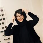 Shabnam Ghorbani Instagram - چند وقتى هست كه مدام به خودم ميگم از لحظه به لحظه ى زندگيت لذت ببر ،لباسى رو كه خريدى تو كمدت قايم نكن حالا كه خريديش بپوشش و ازش لذت ببر ماشينى كه خريدى رو تو پاركينگ نگه ندار كه صفر بمونه ازش استفاده كن و... آدم نمى دونه يه ثانيه ى ديگه چى در انتظارشه ... با خودم داشتم اين چندسالى كه گذشت رو مرور ميكردم . ديدم چه روزاى سختى رو پشت سر گذاشتم ،روزايى كه فكر ميكردم تمومى نداره ولى بالاخره تموم شد ؛ همينطور لحظه هاى نابى كه فكر ميكردم ديگه تكرار نميشه ،ولى ازون بهترش تكرار شد ؛ آدمايى اومدن تو زندگيم كه فكر ميكردم بهتر ازونا وجود نداره و بدون اونا نميشه اما با رفتنشون فهميدم خيلى ازونا بهتر وجود داره و زندگى بدون اونا قشنگتر هم ميشه... سخت و آسون ، بالا و پايين ميگذره ... هيچى ارزش غصه خوردن رو نداره ————————————————————————— هشتكدنياغيرقابلپيشبينيست —————————————————————————- پيشاپيش عيدتون مبارك ♥️ —————————————————————————- 📸: @sepidday 🌹