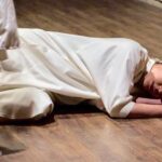 Shabnam Ghorbani Instagram - يادگارى از اجراى #يك_مساوى_چهار تماشاخانه دا 🎭🎭🎭🎭🎭🎭🎭🎭🎭🎭🎭🎭🎭🎭🎭🎭🎭 #foundphoto 📸: @rezajavidii 🍂🍁