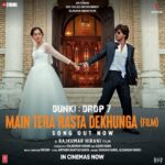 Shah Rukh Khan Instagram – Iss song mein Dunki ki journey ke sabse heart-touching emotions hai. Longing for love, a love that is unconditional just like what Hardy feels for his Manu!

@ipritamofficial aur @amitabhbhattacharyaofficial ki yeh melody dil ke har kone tak pahochti hai. 
Aur uspe chaar chaand laga deti hai, @vishaldadlani, @iamshadabfaridi aur @officialaltamashfaridi ki awaaz. 

Isey sunna zaroor, aur iski poori kahani jaanne theatres mein aana…
Main aapka rasta dekhunga!!

#DunkiDrop7 – #MainTeraRastaDekhunga Song Out Now!

Watch #Dunki – In Cinemas Now!