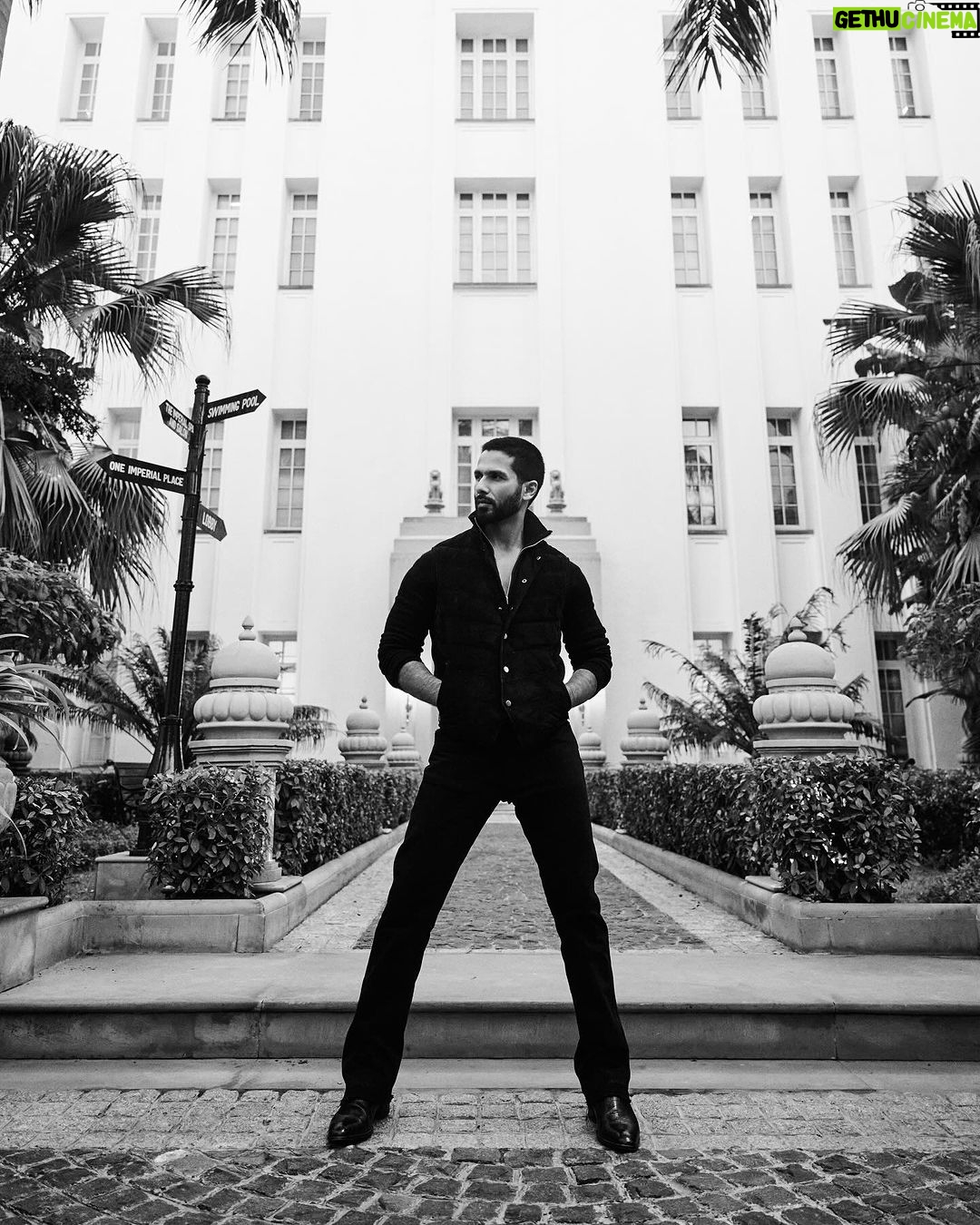 Shahid Kapoor Instagram - Old school vibe munde di