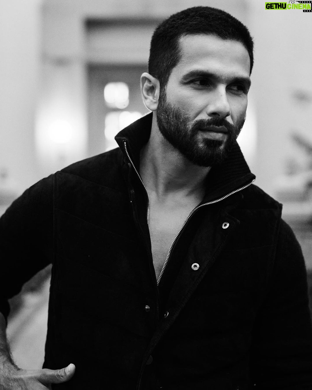 Shahid Kapoor Instagram - Old school vibe munde di