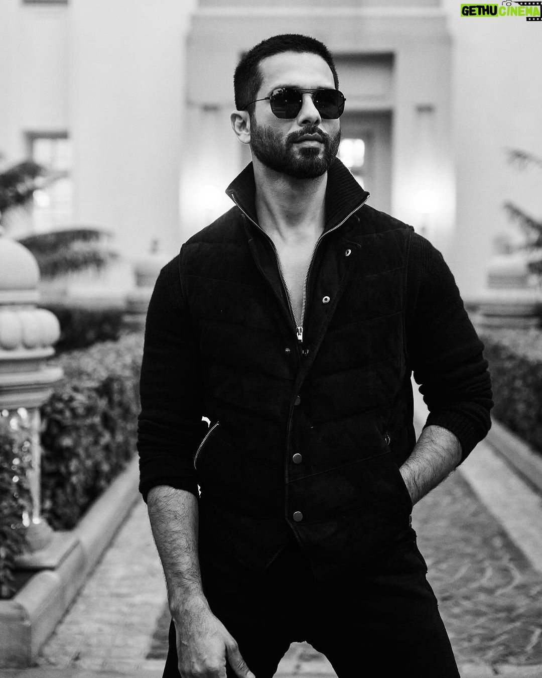 Shahid Kapoor Instagram - Old school vibe munde di