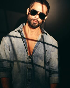 Shahid Kapoor Instagram - Read between the lines.