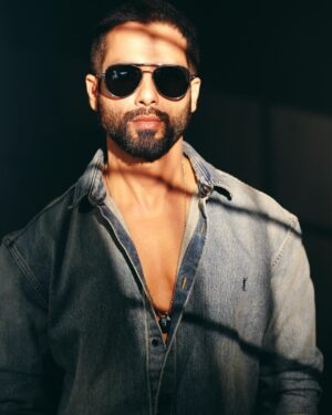 Shahid Kapoor Instagram - Read between the lines.