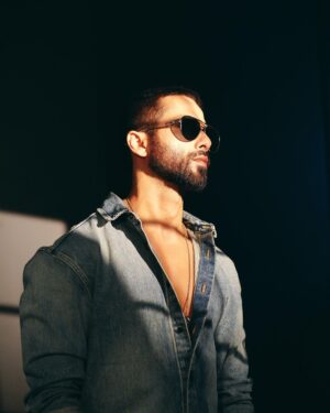 Shahid Kapoor Instagram - Read between the lines.
