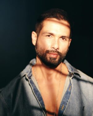 Shahid Kapoor Instagram - Read between the lines.