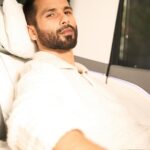 Shahid Kapoor Instagram - Gedi time with my Akhiyaan Gulaab on repeat