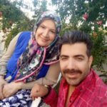 Shahin Taslimi Instagram - این عکس مربوط به کار جدیدمه و سر صحنه فیلمبرداری گرفتیم. اولین باری که ایفاگر نقش مادر یک پسر بودم، سیاوش قاسمی عزیز نقش پسرمو بازی کرد #بازیگران_محبوب #شهین_تسلیمی #سیاوش قاسمی #فیلم #فیلمبرداری