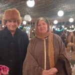 Shahin Taslimi Instagram – آقای ارش معیریان یکی از بهترین  کارگردان ها  هستن که بسیار با اخلاق کار بلد مهربان و از همه مهم تر یک کارنامه عالی تو رزومشون دارن. برای چندمین بار افتخار همکاری باهاشون رو‌ داشتم.این عکس مربوط به سریال پلاک سیزده می باشد #شهین_تسلیمی  #ارش معیریان  #سریال  #سریال_ایرانی  #عیدنوروز  #عید  #شبکه۳
