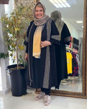 Shahin Taslimi Instagram - @afra.mezone 
مزون افرا 🙏🌹☘️ 
به پيجشون مراجعه كنيد و از كارهاي زيباشون ديدن كنيد.

#بازيگران_ايراني #شهين_تسليمي #بازيگر #مزون_افرا #مانتو #مزون #بازيگر