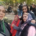 Shahin Taslimi Instagram - یک روز عالی با همکاران عزیزم سر صحنه فیلمبرداری. منتظر یک کار زیبا و جذاب باشین✌️👌😊. #فیلمبرداری #سرصحنه_فیلمبرداری #فیلم #شهین_تسلیمی #گریم