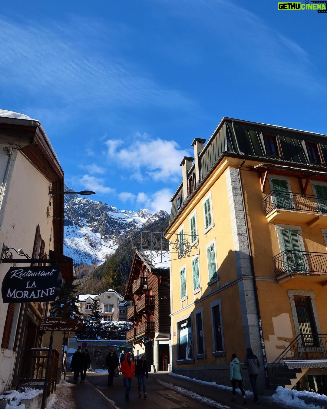 Shalom Brune-Franklin Instagram - The highlight of my France trip will always be the out of body experience of pure joy I felt watching @tumbling_dee land his tumbling stunt at Daytona, as I sat watching season two of “Cheer” in pain, after taking a tumble of my own (that I did not land) on the slopes ⛷