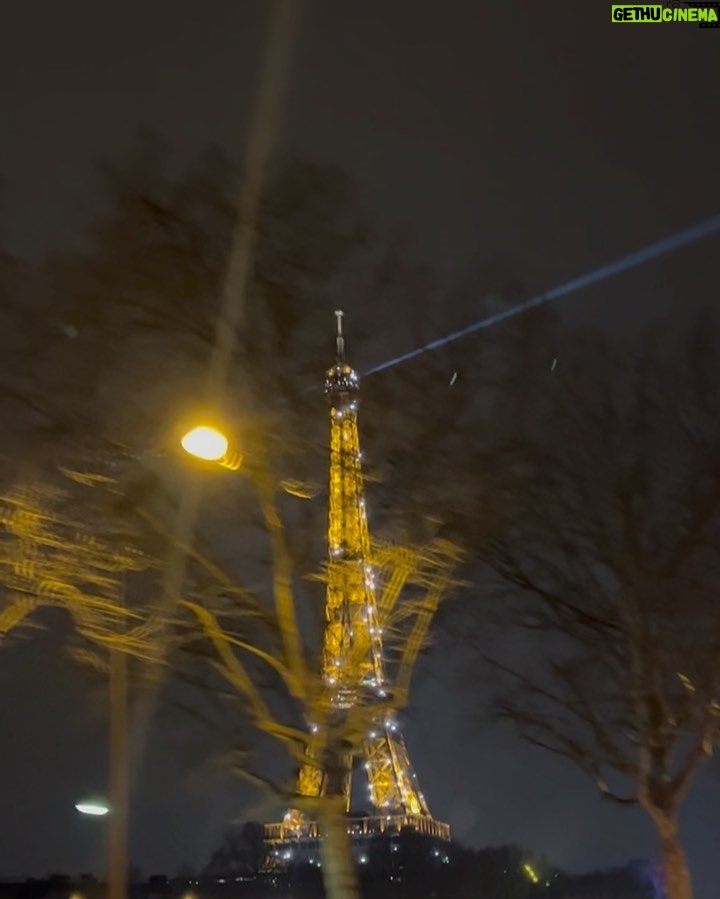 Shalom Brune-Franklin Instagram - 🇫🇷 Le weave à Paris 💐