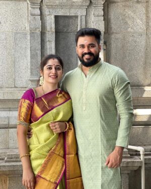 Shambhavy gurumoorthy Instagram - Happy Diwali to all 🥰♥️

#sam&prasi #diwali #treditional #festival #realcouple #trending #love #temple #cultural #treditionalwear #husbandandwife #happylife #happyday #familytime #wedding