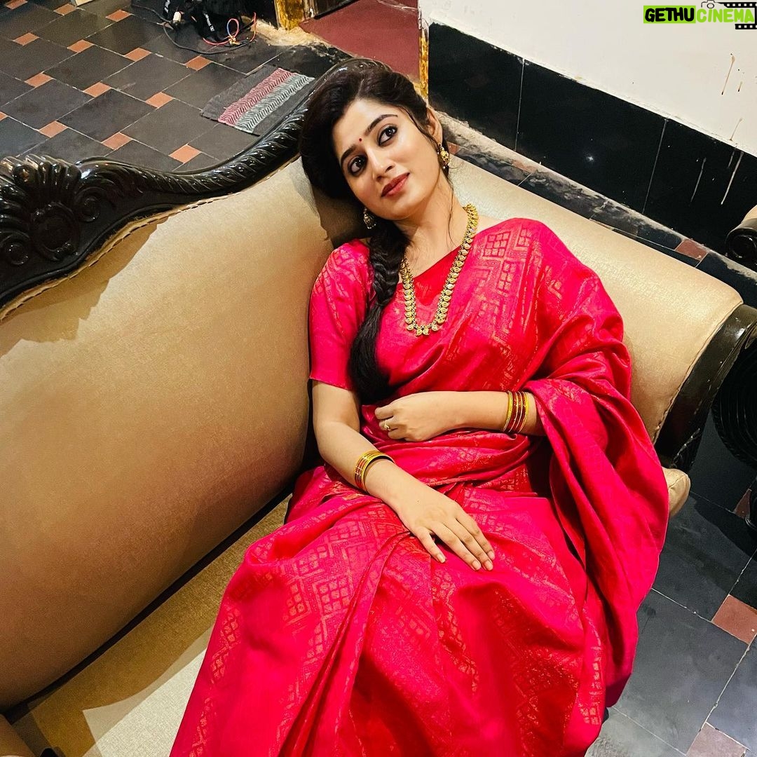 Shambhavy gurumoorthy Instagram - Day dreaming π #sam&prasi #instapic #instagood #instadaily #sareelover #beingme #loveyourself #dream #positivevibes #positivity #tamilponnu #trending #traditionalwear #traditionalvibes #tamilserial #teluguserialactress Chennai, India