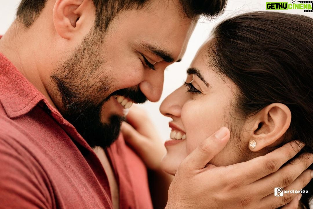 Shambhavy gurumoorthy Instagram - He completes me❤️🥀 Photography - @xrstoriez_ #sam&prasi #couplegoals #coupleshoot #realcouple #loveofmylife #loveislove #lovestory #beautifullife #soulmate #bemine #mine #partnerincrime #couplephotography #couplephotoshoot #tambrahm #tamilcouples #instagood #instamood #instadaily #instalove Chennai, India