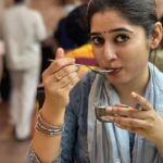 Shambhavy gurumoorthy Instagram – When the  food is too yummm !!! It becomes everything ❤️❤️

P:s –  food ae parthutu shopping ae padhila kaivita moment🫢🤪

#sam&prasi #shoppingday #foodcoma #lovefood #goodday #dayspentwell #streetshopping #funfilledday #bestday #nofilter #nomakeup
