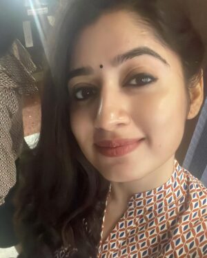 Shambhavy gurumoorthy Instagram - 🌷

#selfie #smilemore #smile #positivevibes #nofilter #nomakeup #beingme #happyday #happyvibes #instagood #instamood #instaphoto