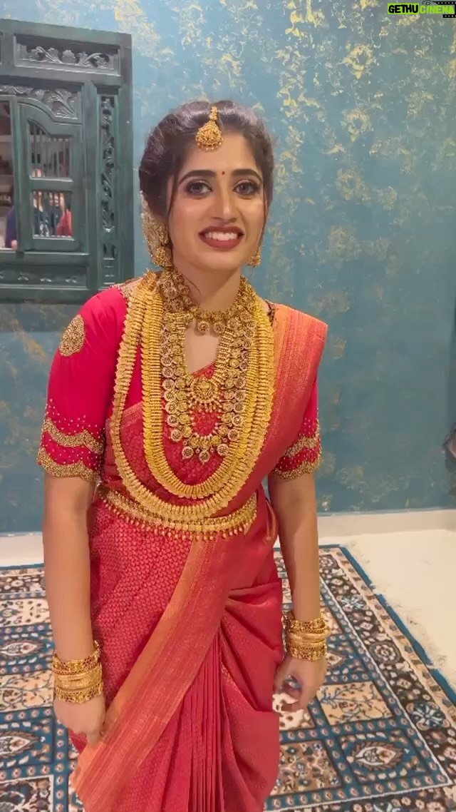 Shambhavy gurumoorthy Instagram - When you go crazy at work ❤️🫢
