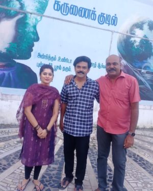 Shambhavy gurumoorthy Instagram - One with the Sevanthi team🌷

#trendingpost #instagood #instagram #instaphoto #tamilserial #sevanthiserial #suntv #geminitv #goodvibes #goodtimes #shootinglife #tamilactress #workday # nofilter #nomakeup