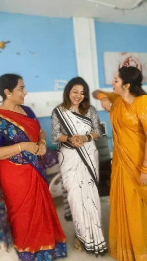 Shambhavy gurumoorthy Instagram - My first reel ❤️ from illakiya sets with my favourites❤️😇

#samandprasi #trendingreels #instagood #instalike #instadaily #suntv #illakiyaserial #illakiya #funny #work #workingday #funonset #positivity #team