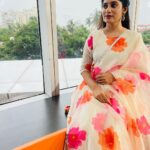 Shambhavy gurumoorthy Instagram – கனா….. 🤍

#samandprasi  #trending #instagood #instadaily #trendingpost #white #love #happyday #happypost #workmode #specialshow #vanakkamtamizha #suntv #geminitv #rainyday