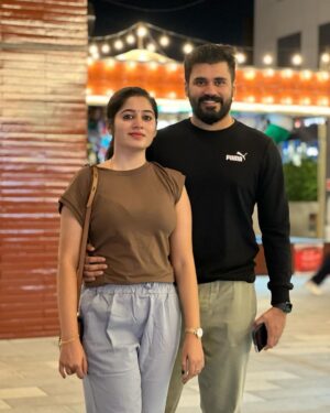 Shambhavy gurumoorthy Instagram - With my 🍯❤️

#samandprasi #trendingnow #trending #instagood #instadaily #instalike #happyday #myhappyplace #myhappiness #dubailife #dubai #vacation #vacationmode