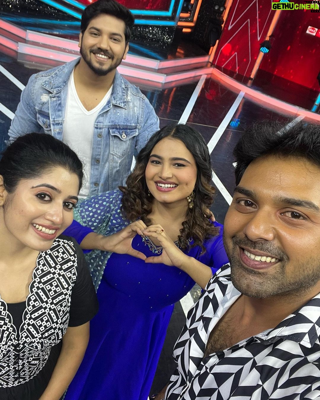 Shambhavy gurumoorthy Instagram - ✨Ranjithame season3✨ @shambhavy_gurumoorthy_official @nandanloganathan @vr_vickyroshan #priyamanathozhionsuntv #ilakkiyaserial