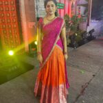 Shambhavy gurumoorthy Instagram – அறுவடைத் திருநாள்
பொங்கல் நன்னாளில்
தமிழர்கள் வாழ்வில்
அன்பும் அமைதியும்
நலமும் வளமும் பெருகட்டும்💫. 

Costume designed by : @thorkal_couture_official 

#samandprasi #pongal #pongalcelebration #tamilactress #tamilarthirunaal #trending #trend #instagood #instadaily #instamood #festival #festivewear #festivalvibes #suntv #illakiyaserial #saregama #happysankranti #nature #positivity Chennai, India