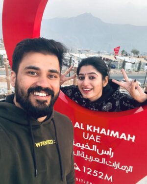 Shambhavy gurumoorthy Instagram - Gratitude post ✨

Grateful for everyday of 2023🌸 and welcoming  the new year 2024 ❤️with resolve to find the opportunities hidden in each new day  with smile on all of your faces 😇 

With love ,
Sam & prasi❤️