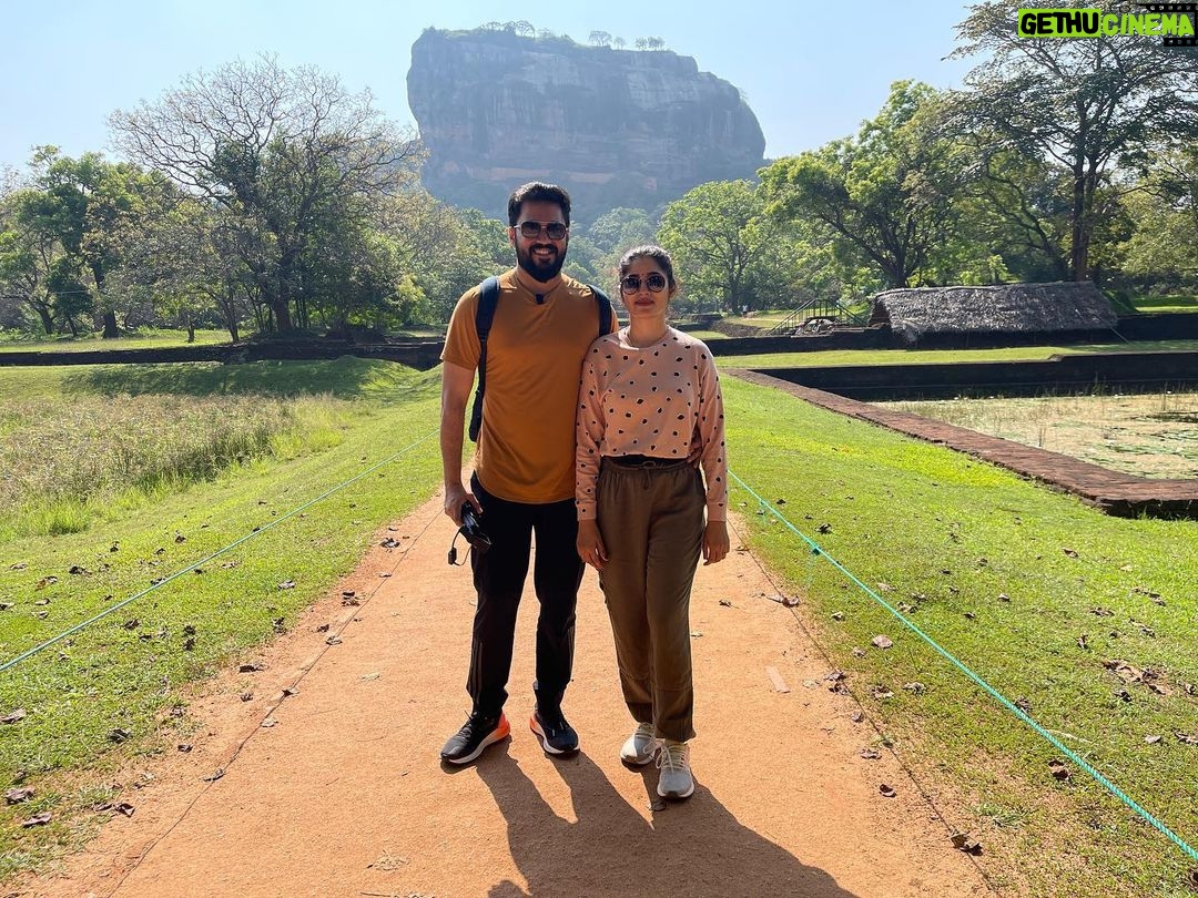 Shambhavy gurumoorthy Instagram - Finally climbed sigiriya with this stronger one🤪😉 #samandprasi #trending #trendingpic #instamood #instagood #instalike #positivevibes #happytime #vacaymode #couplevloggers #tamilcouple #trekkinglovers #worldheritagesite #culture #exploringcultures Sigiriya Sri Lanka, සීගිරිය