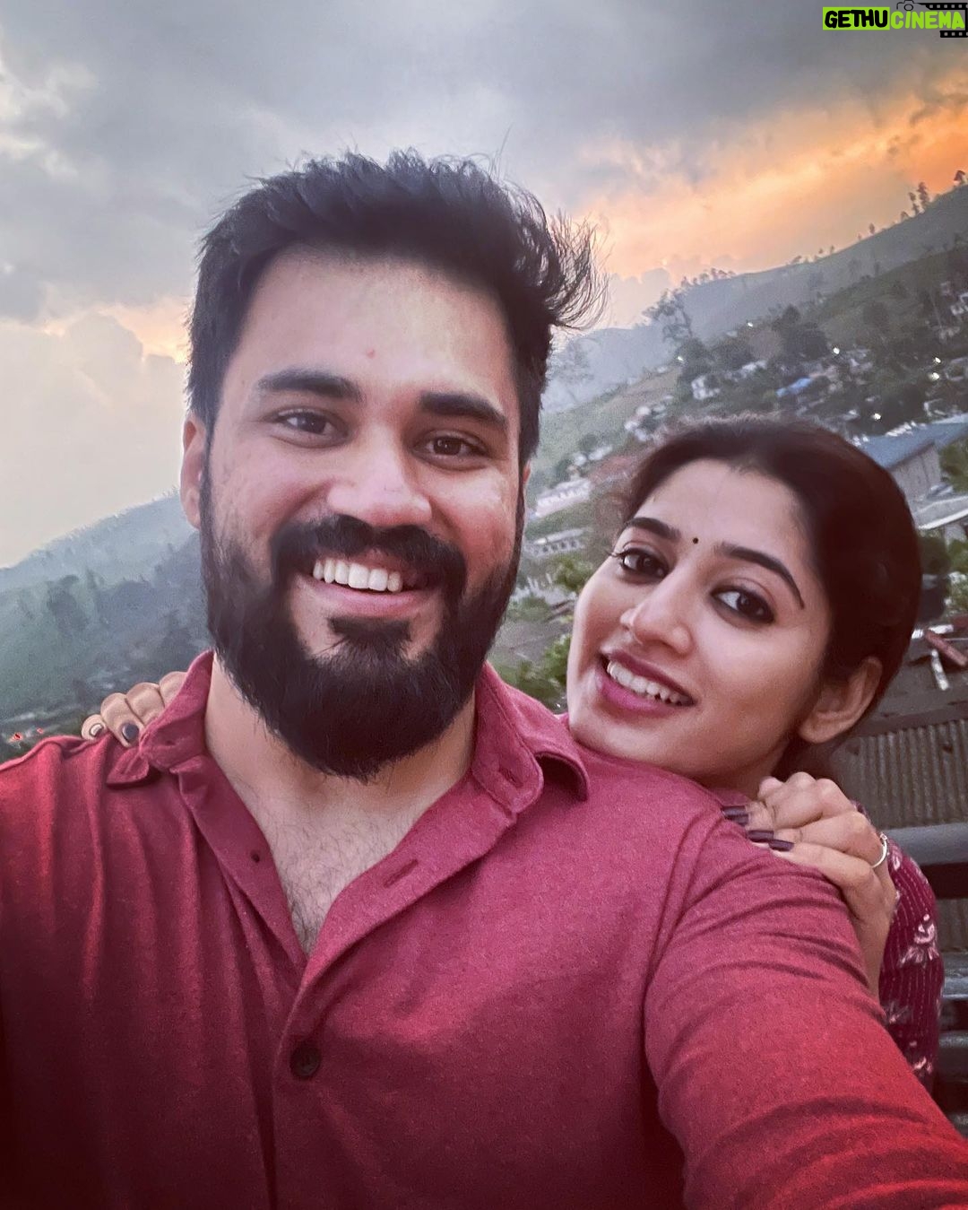 Shambhavy gurumoorthy Instagram - Vacay vibes 🇱🇰 #samandPrasi #hometown #hatton #trending #instagood #vacationmode #srilankanvacay #natureatitsbest #sunset #hillstation #positivevibes #makingmemories #tamilcouple #happiness Hatton, Sri Lanka