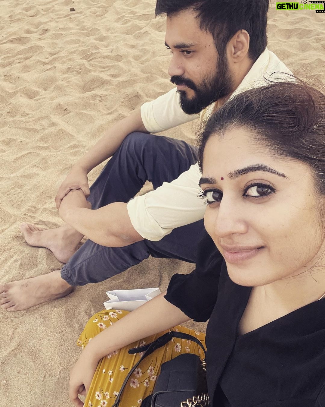 Shambhavy gurumoorthy Instagram - "Sunkissed and in love ☀️❤️ #beachlove #couplegoals # Sam&Prasi #instaphoto #instadaily #instapic #saturday #beachvibes #breezy #happyday #couplegoals #trending #trendingnow #trendingpics