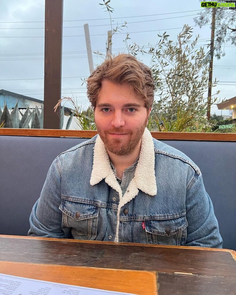 Shane Dawson Instagram - The stages of having my picture taken. 1) I don’t know it’s happening. 2) I find out and forget how to smile like a human. 3) I’m over it and want it to end. 4) I get hit with an intense tidal wave of DARK thoughts. 5) sometimes the thoughts are so dark they’re funny though.😃