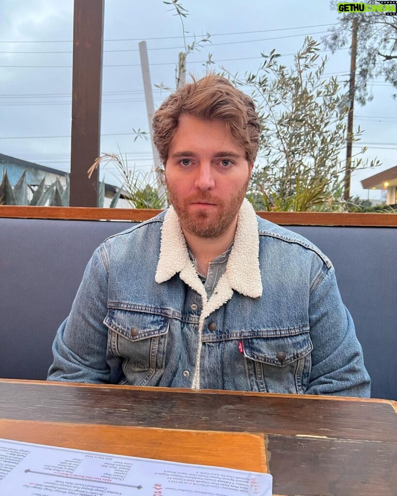 Shane Dawson Instagram - The stages of having my picture taken. 1) I don’t know it’s happening. 2) I find out and forget how to smile like a human. 3) I’m over it and want it to end. 4) I get hit with an intense tidal wave of DARK thoughts. 5) sometimes the thoughts are so dark they’re funny though.😃