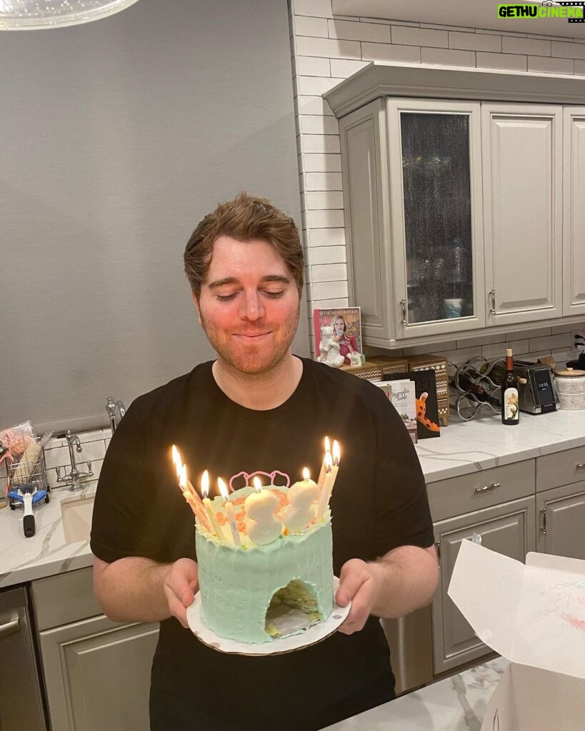 Shane Dawson Instagram - I call this photo series “PLEASE DON’T TURN THE CAKE AROUND I ALREADY F‼️KED IT UP”. Brought to you by my skills from childhood when I would carve out chunks of cake in the fridge and blame it on the RATS in the walls. Some things never change ❤️🎂🐾 ps. thanks for all the birthday love yesterday! It was the sweetest way to start out the year. I appreciate it so much :,))