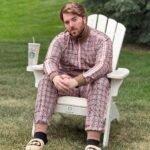Shane Dawson Instagram - A real Dad gets his Gucci tracksuits from Amazon and his beard from Face App. 💼🔥New Vid link in bio