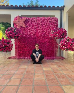 Shane Dawson Instagram - I just don’t know how to pose in front of a flower wall without making things weird. Thanks for the wall @jeffreestar! Not sure how you did this or where it came from but thank you for making my patio funeral goals 🌹❤️