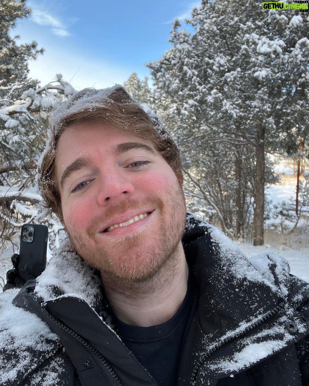 Shane Dawson Instagram - Happy New Year☃️❄️❤️ I can genuinely say I’ve never felt happier and more at home in the snow.