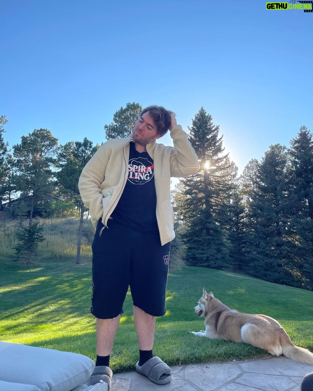 Shane Dawson Instagram - He always catches me contemplating. Also I’m aware my sweater looks like a couch and I’m comfortable with that.