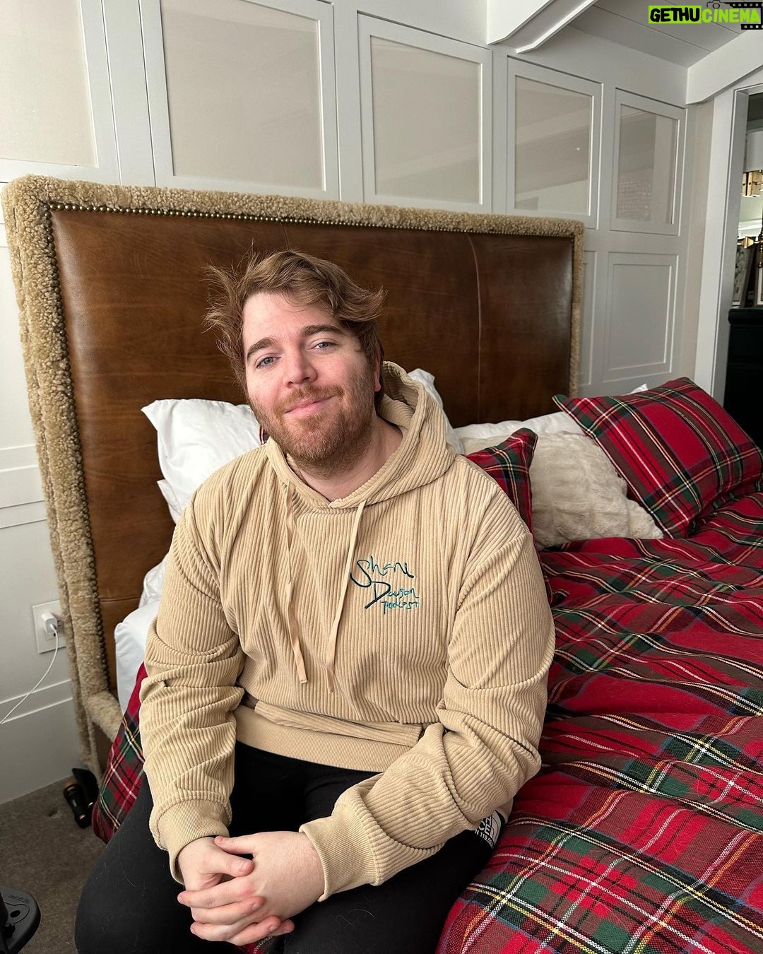 Shane Dawson Instagram - Well, at least I’m honest❤️ 🙌🏻 Black Friday Merch Out Now! Link In Bio! If you don’t watch the pod these designs might not make sense. Or they make PERFECT sense because the GROWERS of the world have always needed an association and I’m proud to give them one. 🙏🏻