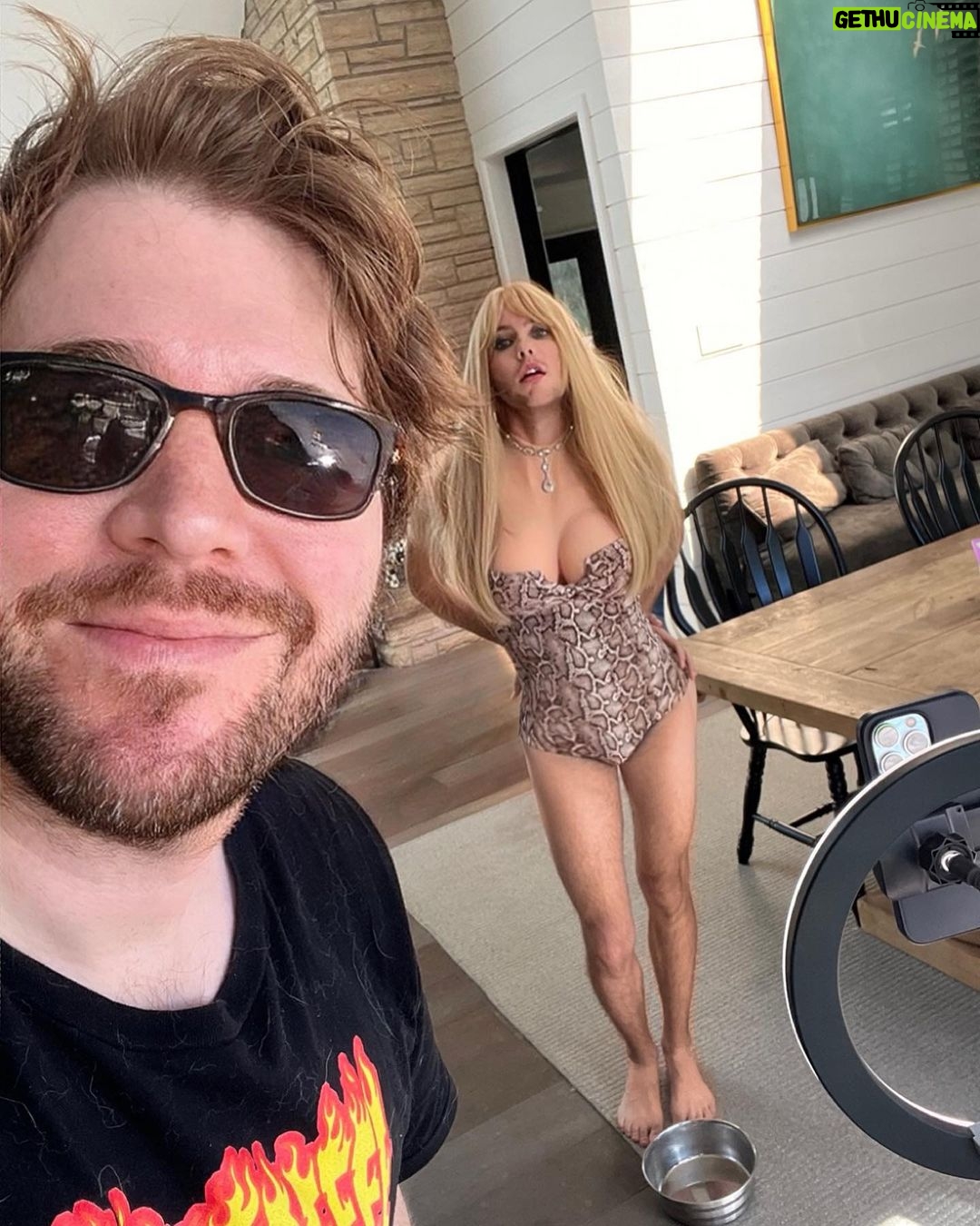 Shane Dawson Instagram - Weekend was weird 😮💨🦙💖snap/LOLShaneDawson