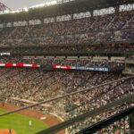 Shang-Fei Wang Instagram - Let’s go mariners 🔥 很幸運 可以連續兩場看到水手跟紅襪的對決 感謝我哥🤪 一方面要幫地主隊水手加油 一方面要幫紅襪張育成加油 沒有一刻是閒下來的😂 最喜歡最後一支影片的粉絲 全場的焦點 攝影師很懂抓 每次的音樂嗨點都會把鏡頭放回這位粉絲上 太可愛！ 最終他獲得「最有價值粉絲」 😂 真的是非他不可 #seattle #mariners