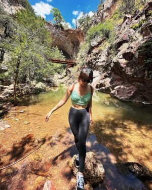 Shang-Fei Wang Instagram - AZ ☀️☀️☀️
接近45度的高溫
每天頂著大太陽
感覺無時無刻都在做桑拿
上次來已經是6年前的事了
謝謝表姐們，姐夫帶我爬山看風景
這裡真的很美！

#arizona #payson