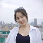 Shang-Fei Wang Instagram – 簡約的幾何線條設計
交織出我與媽咪的幸福關係
鑽石閃耀頸肩
點綴出我與媽咪的重要連結
即使在外地工作，
依舊每天與媽媽電話聊近況
你有多久沒有打電話給媽媽了？
有多久沒有跟媽媽一起享受母女時光

媽，有你在的地方最幸福
 I love you mom 🤍🤍

@chowsangsangtw_official

#點睛品 #如鑽石閃耀的溫馨五月 #momiloveyou