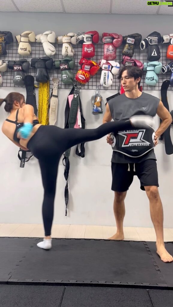 Shang-Fei Wang Instagram - 回歸訓練 🥊 🥊 小元教練好久不見 ！ #boxing