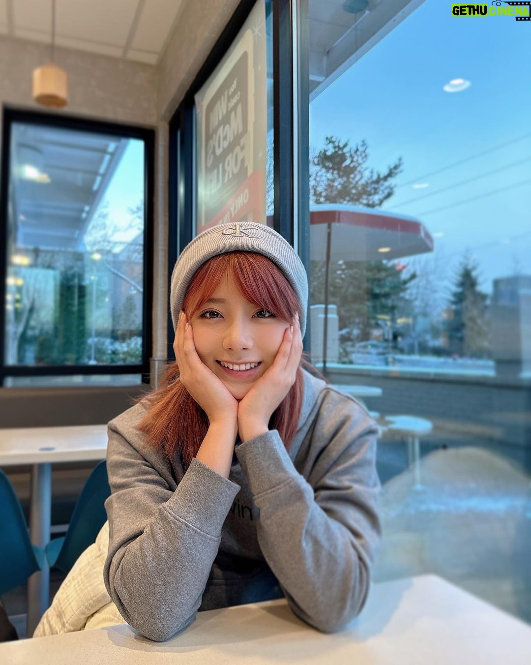 Shang-Fei Wang - 1.9K Likes - 轉念的重要性
-
很奇妙
有時候人會陷在一個情緒裡走不出來
開始讓自己變成偶像劇裡的悲情角色
然後無法抽離
或許這是必經之路
但如果你換個角度想、換個視角、換個方法
你一定會感受到
事情開始如你所願